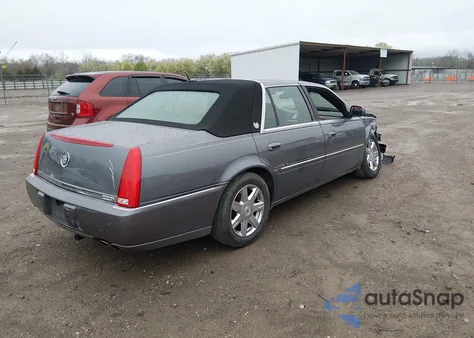 2007 Cadillac Dts Luxury I z USA, uszkodzony, nr VIN 1G6KD57Y27U208781